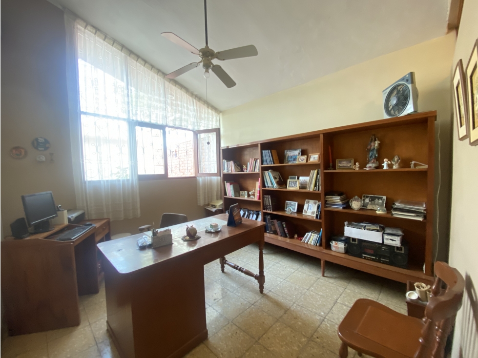 VENDO CASA EN URB. MIRAFLORES - INCLUYE LOS MUEBLES - 6