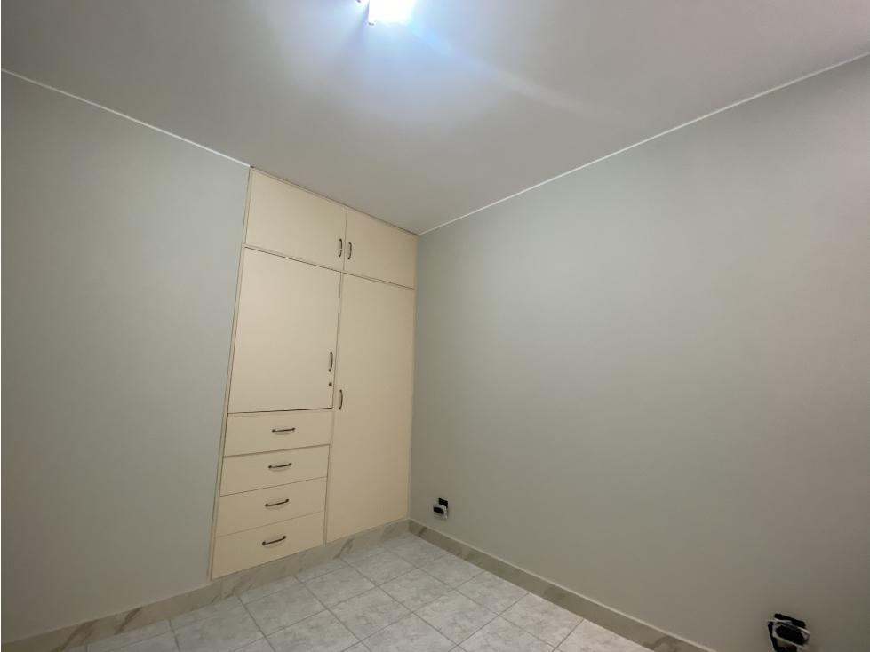 VENDO O ALQUILO AMPLIO DEPARTAMENTO EN MIRAFLORES - 5