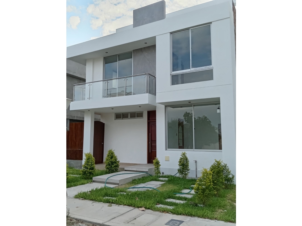 VENDO LINDA CASA EN CLUB HOUSE DE MIRAFLORES COUNTRY - 1