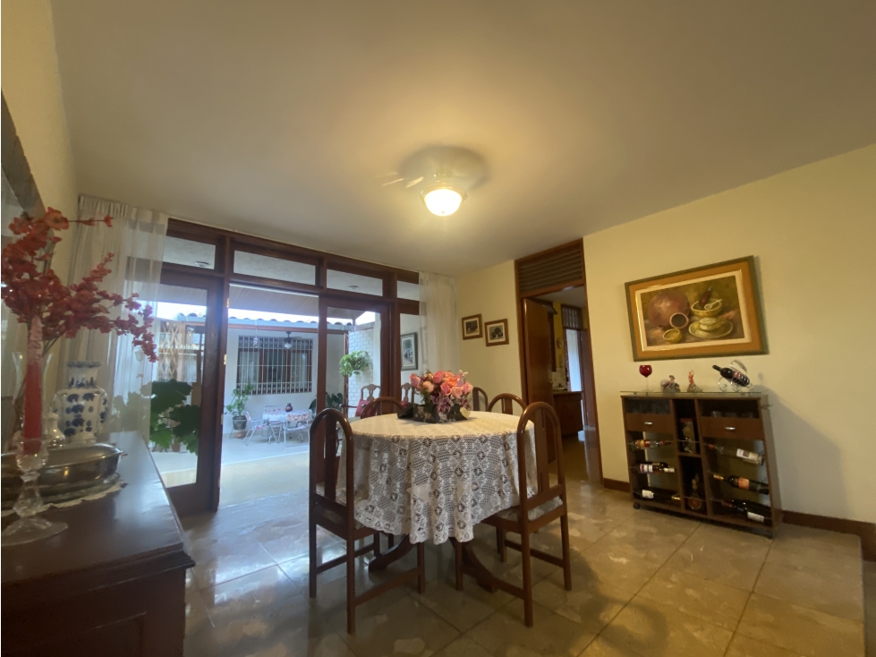 VENDO CASA EN URB. MIRAFLORES - INCLUYE LOS MUEBLES - 5