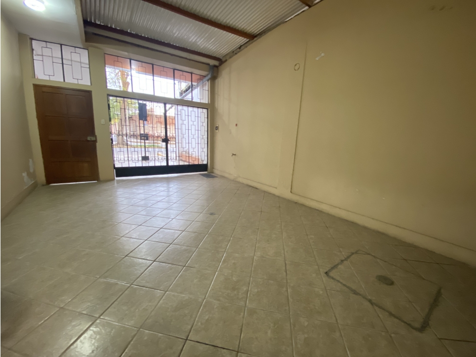 VENDO CASA EN AVENIDA CAYETANO FRENTE A BANCO — foto 6