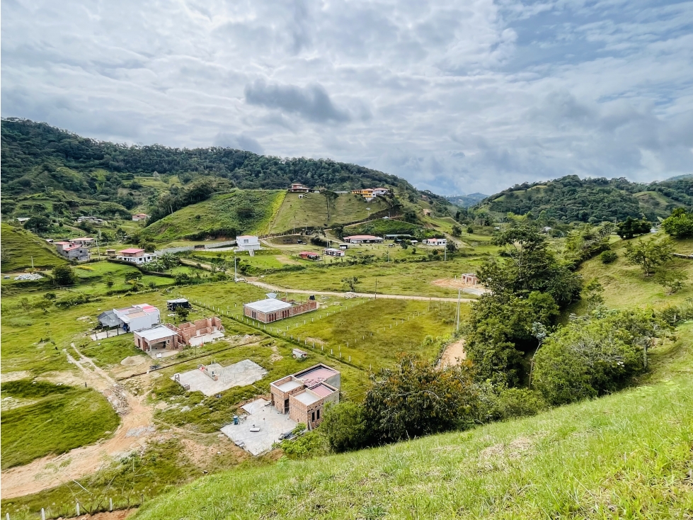 Lote campestre en San Roque Club Villa Laura, totalmente plano - 6