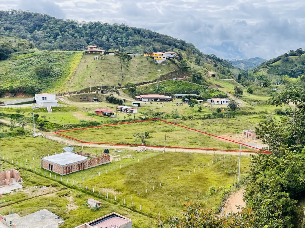 Lote campestre en San Roque Club Villa Laura, totalmente plano - 1