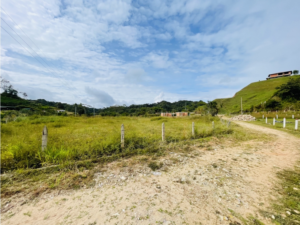 Lote campestre en San Roque Club Villa Laura, totalmente plano - 2