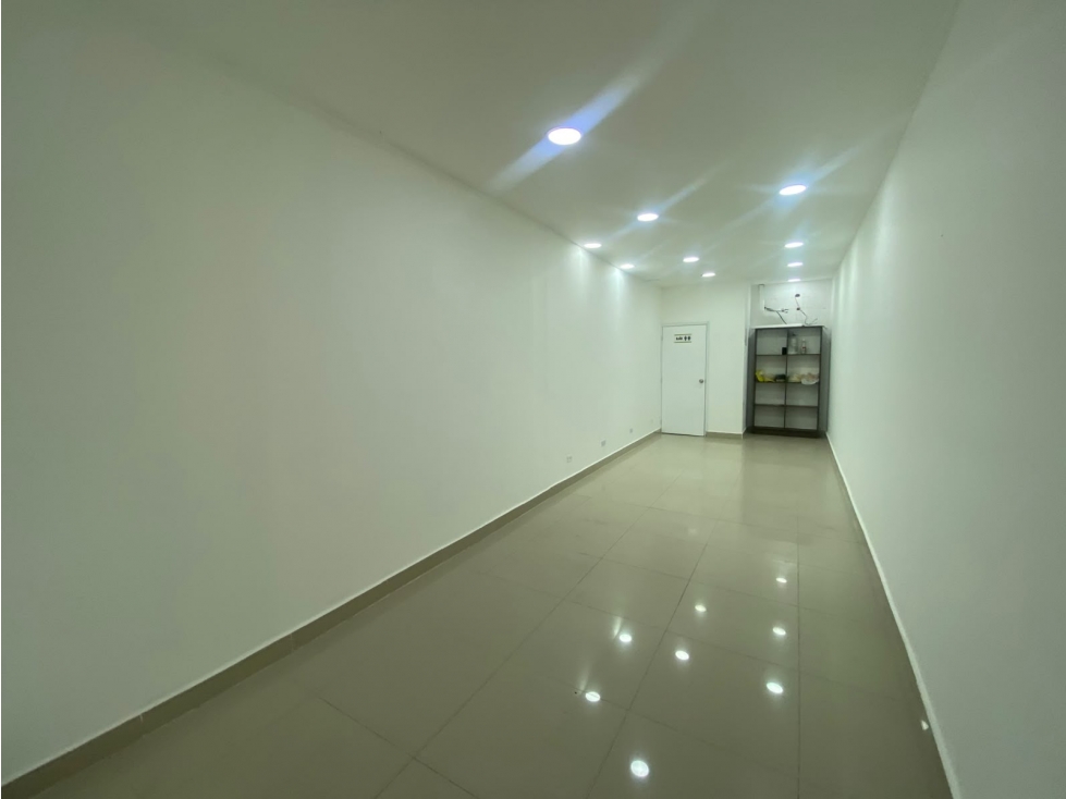 LOCAL COMERCIAL EN ARRIENDO » GRANADILLO - 6