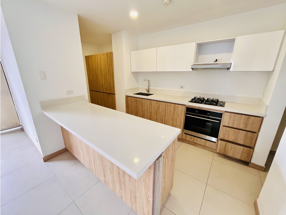 Se Arrienda Apartamento de 3 Habitaciones + Estudio - Sector Unicentro