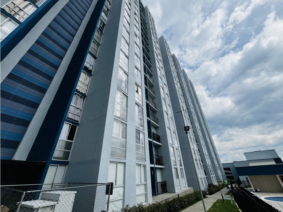 SE VENDE APARTAMENTO DE 3 HABITACIONES - AV CENTENERIO NORTE