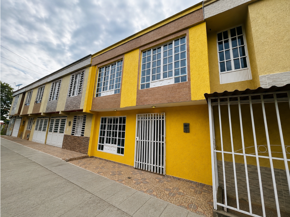 SE VENDE CASA DE 3 HABITACIONES - SECTOR CENTRO