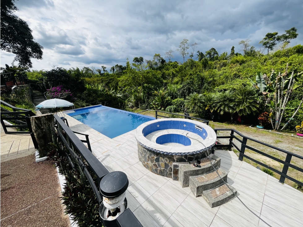 Se Vende Chalet Hotel Amoblado - Sector La Tebaida