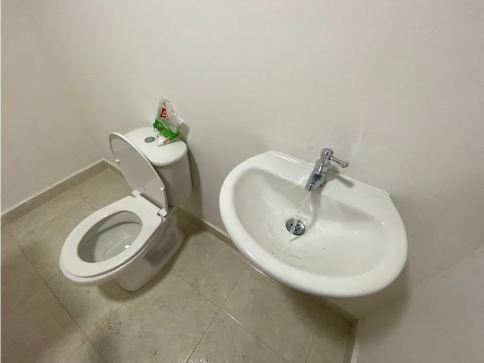 LOCAL EN VENTA DE 360 METROS, BARRIO LA FRAGUITA — foto 3