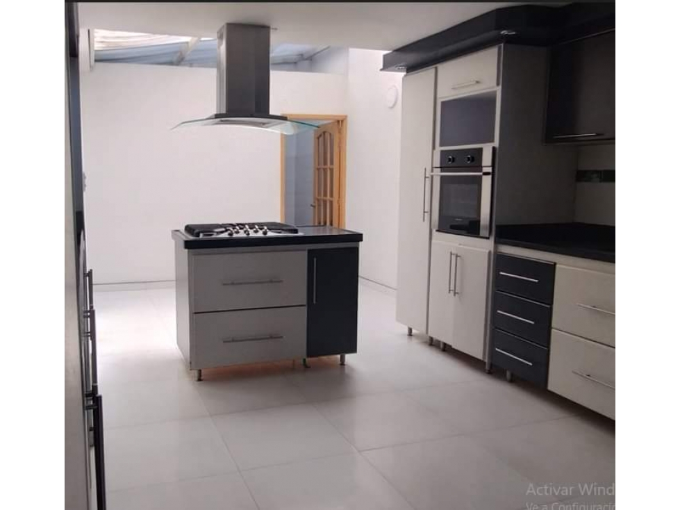 CASA EN VENTA DE 167 METROS, BARRIO CASTILLLA $ 680.000.000