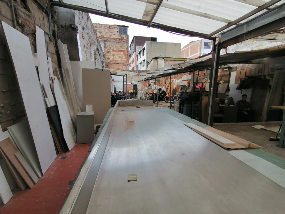 BODEGA, LOTE DE 320 METROS, BARRIO CIUDAD JARDIN