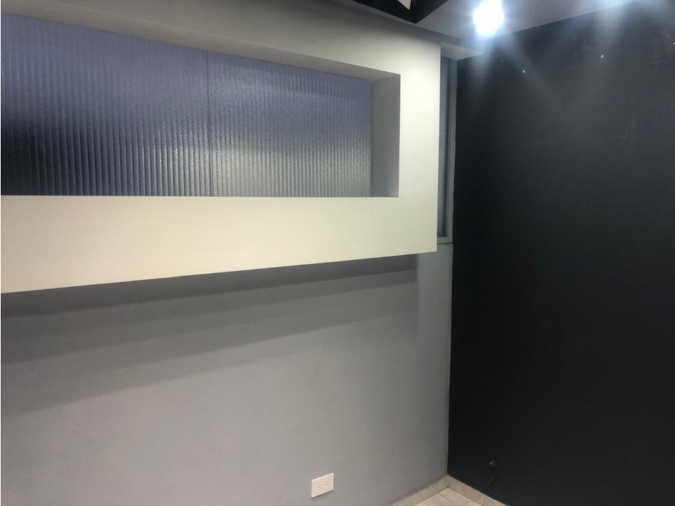 VENTA OFICINA O COSULTORIO DE 20 METRO, BARIO SANTA BARBARA — foto 4