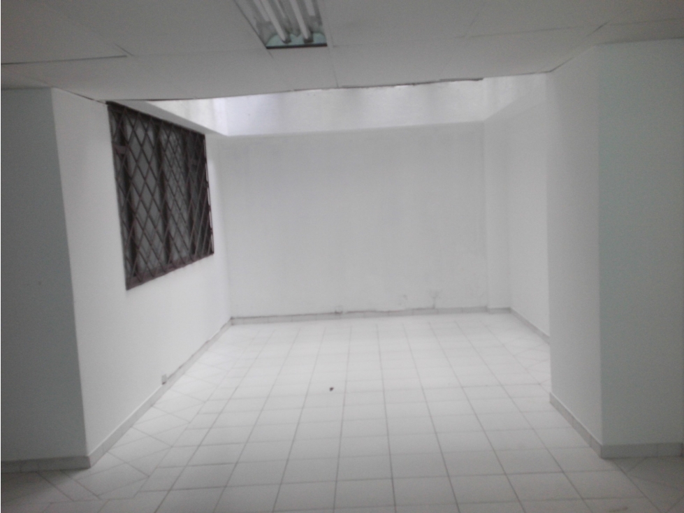 VENTA LOCAL DE 300 METROS, BARRIO SANTA MARGARITA. — foto 2
