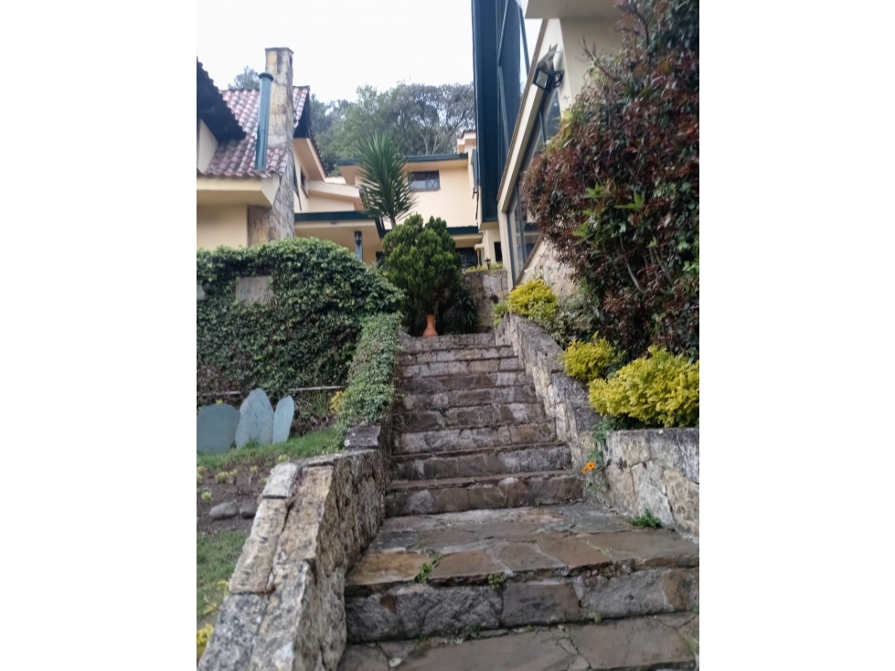 VENTA CASA BOSQUE DE PINOS 483MTS $ 2.500.000.000