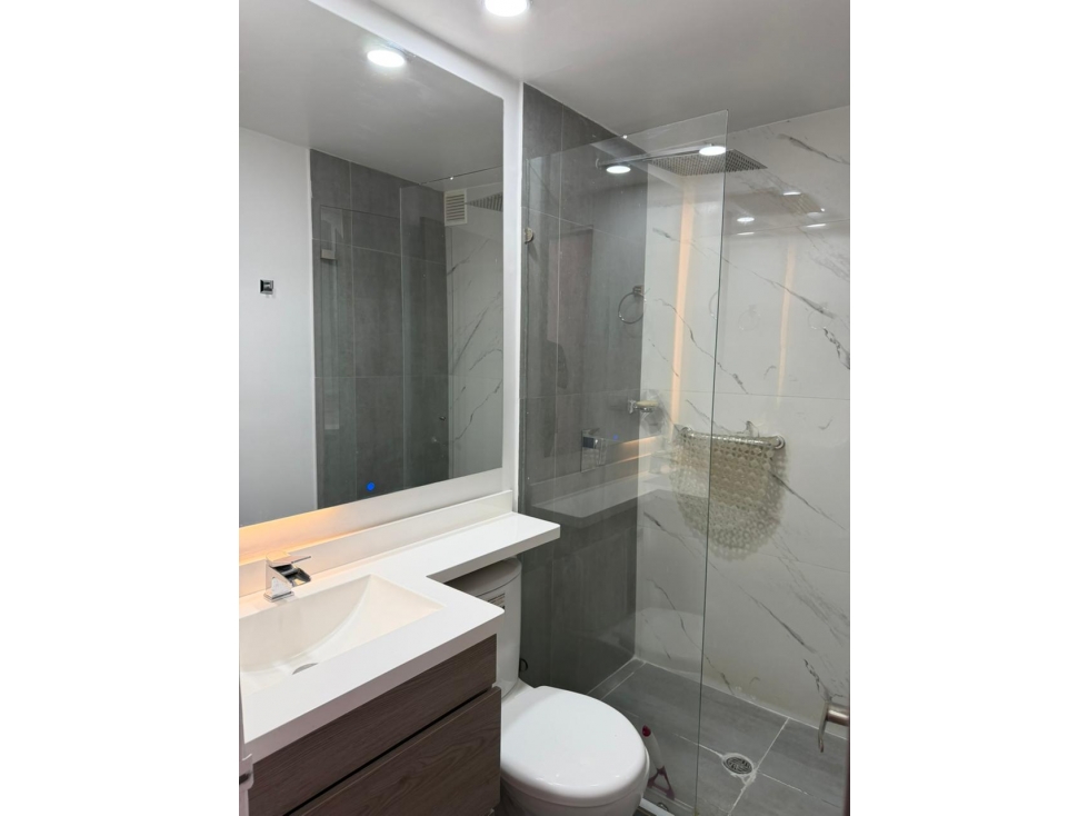 ARRIENDO APTO AMOBLADO ALHAMBRA 50 MTS $ 3.800.000 — foto 2