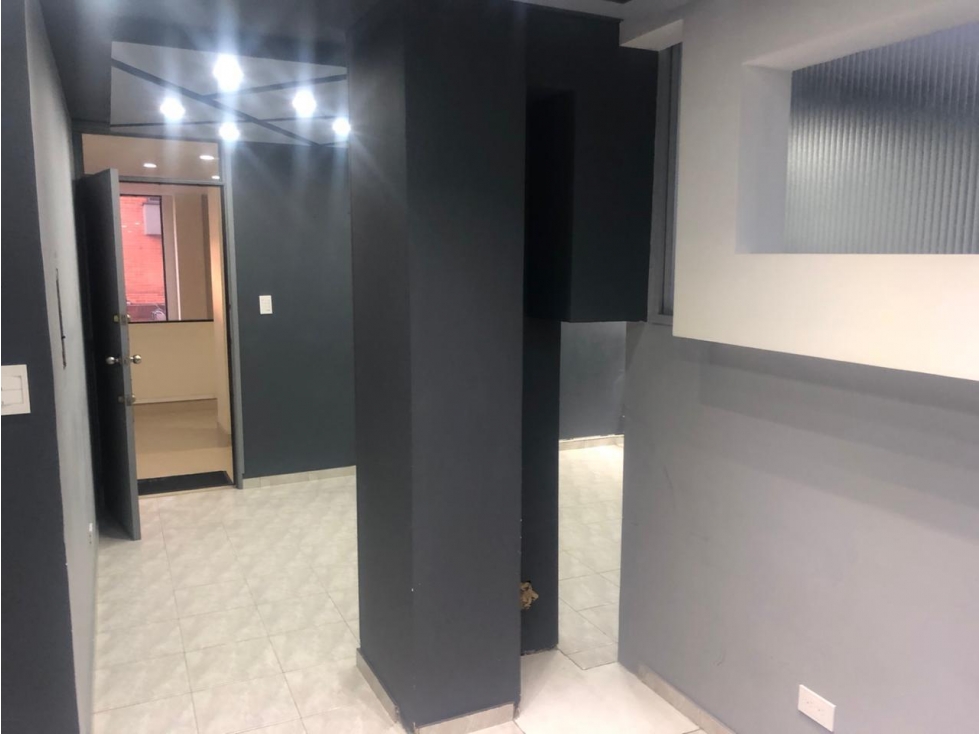 VENTA OFICINA O COSULTORIO DE 20 METRO, BARIO SANTA BARBARA — foto 2