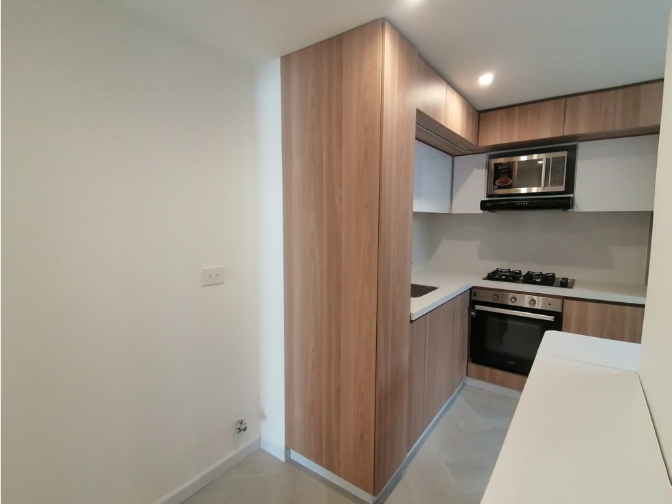 ARRIENDO APARTAMENTO DE 97 METROS, BARRIO SANTA BARBARA - 2