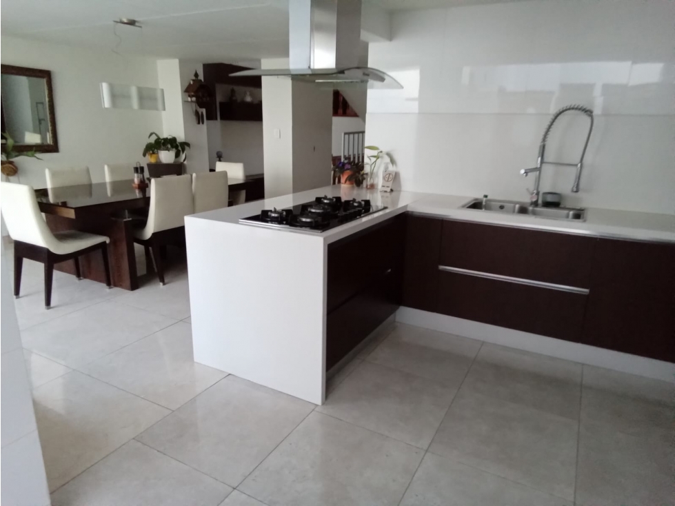 CASA EN VENTA DE 350 METROS, BARRIO BATAN