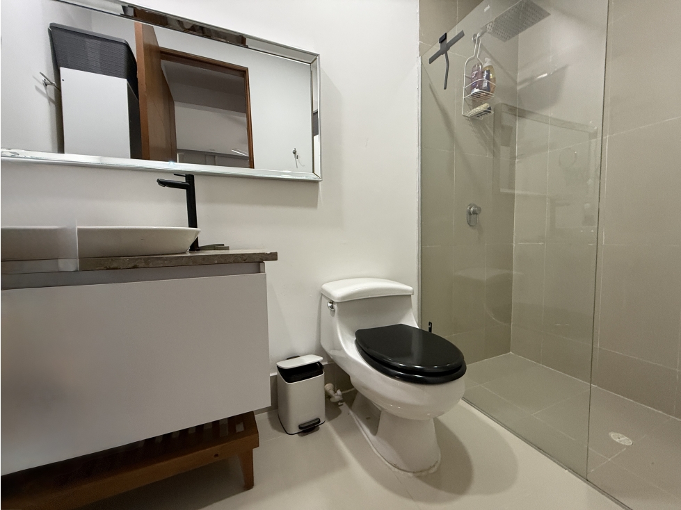 Apartamento en venta en Laguna Club Cartagena, 1 alcoba, vista al lago — foto 2
