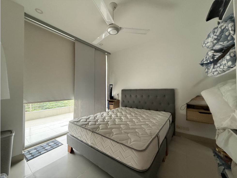 Apartamento en venta en Laguna Club Cartagena, 1 alcoba, vista al lago — foto 3