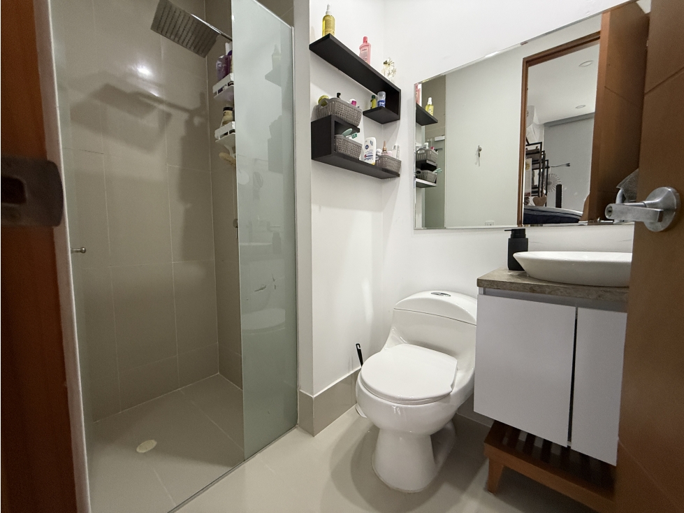 Apartamento en venta en Laguna Club Cartagena, 1 alcoba, vista al lago — foto 4