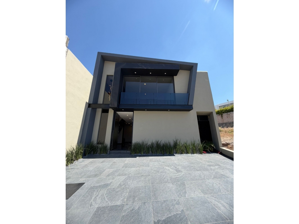 CASA EN VENTA EN VISTAS DE ALTOZANO A METROS DEL TEC MILENIO
