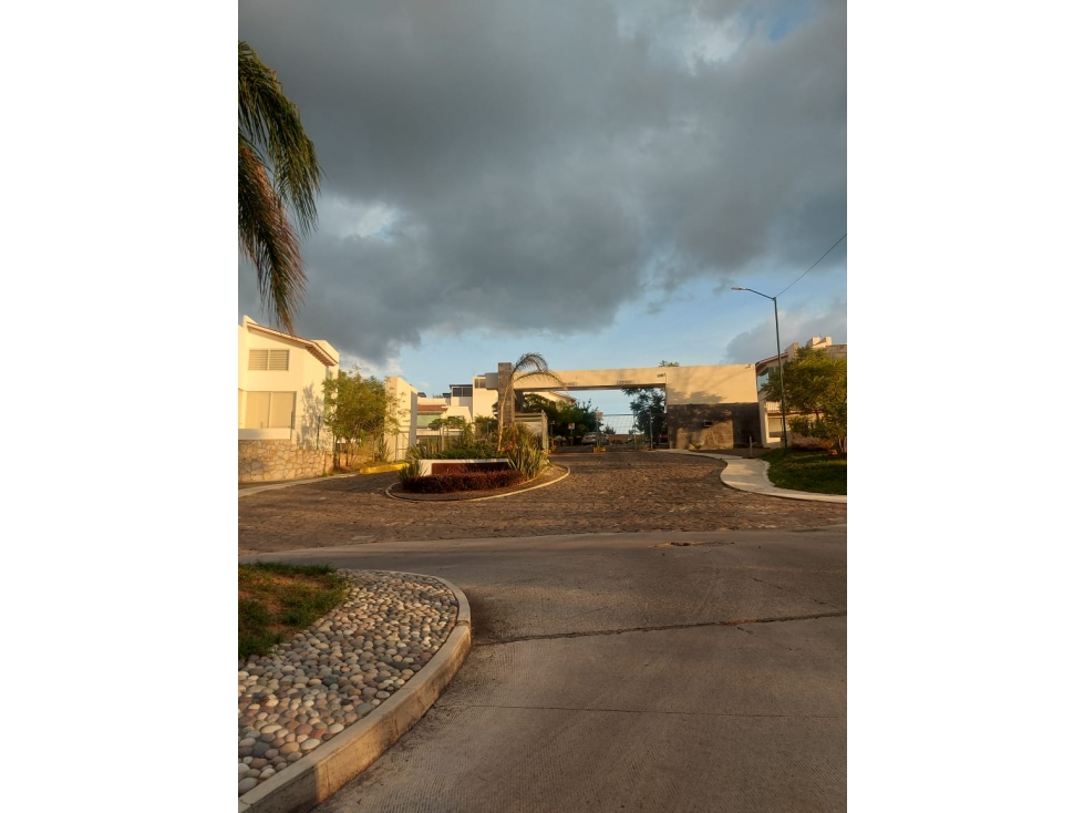 Casa en Venta Mirasoles Residencial a un costado de Misión San Diego