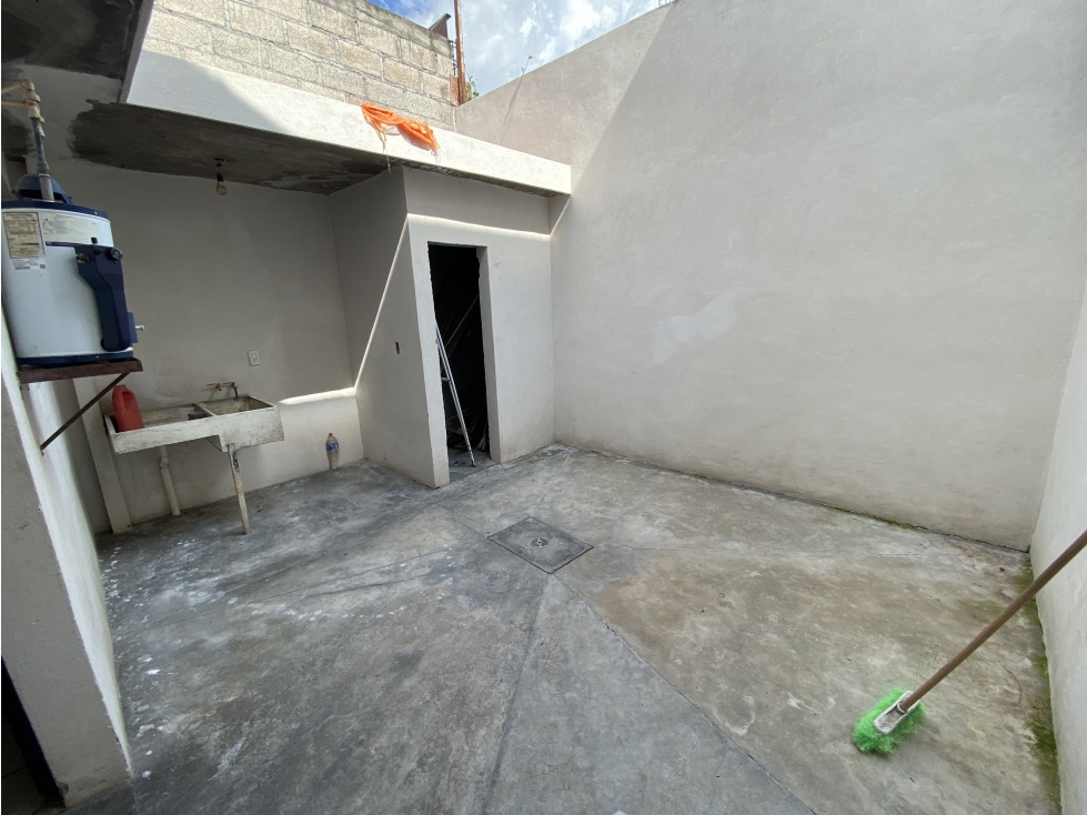 CASA VENTA PRIMO TAPIA OTE. 1 CUADRA DE LA MADERO SALIDA CHARO MORELIA — foto 3