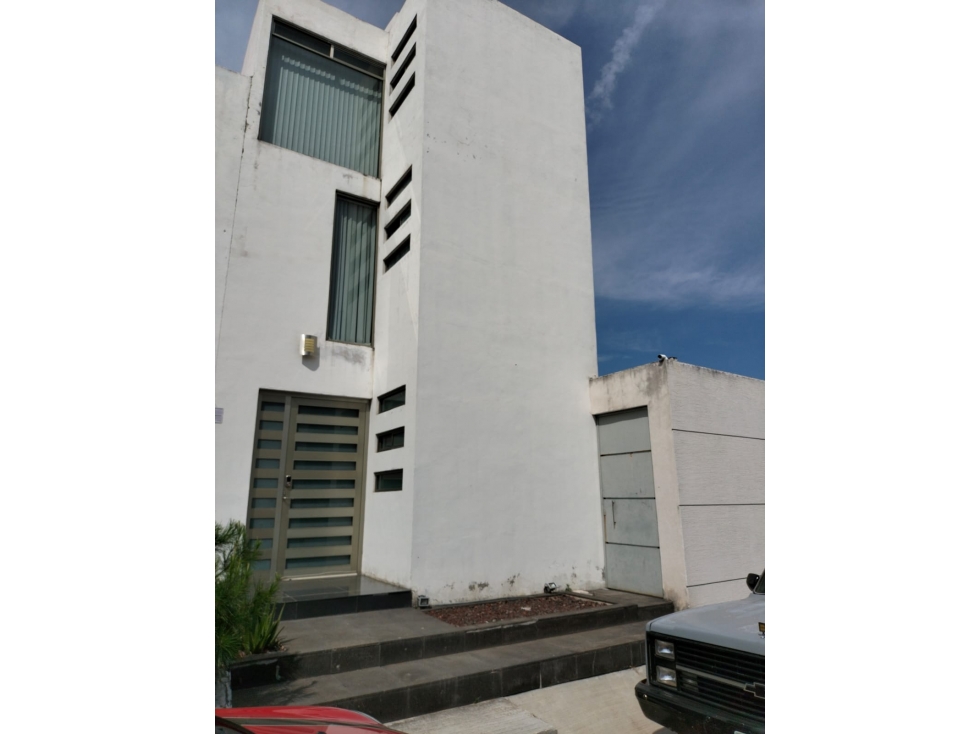 SE VENDE CASA EN VILLAS DEL LAGO A UNOS METROS GLORIETA DEL PAPA — foto 4
