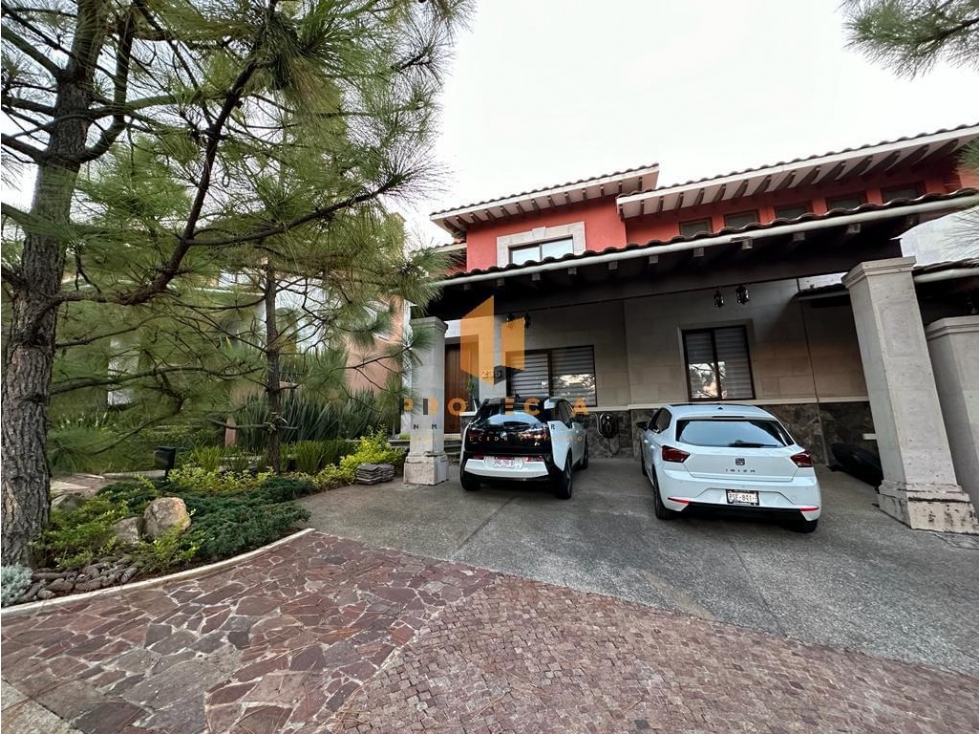 SE VENDE CASA EN EL CAMPO DE GOLF ALTOZANO MORELIA