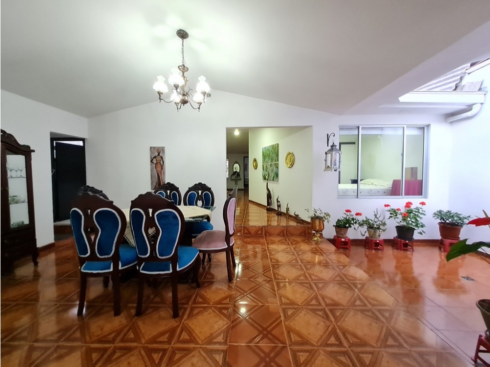 Venta amplia casa con renta en alta suiza, Manizales