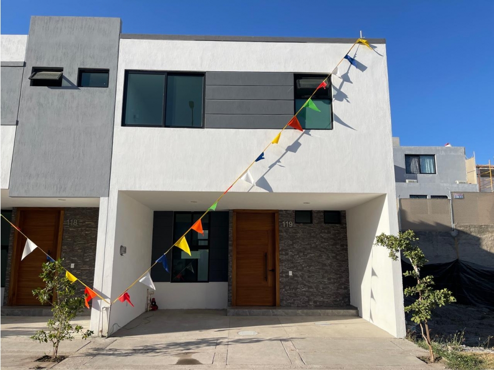 CASA 69 EN BOREALES COTO CON ALBERCA ZAPOPAN JAL