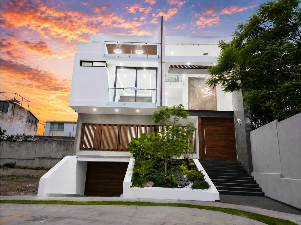 RESIDENCIA #303-G EN VENTA 4 NIVELES CON SOTANO