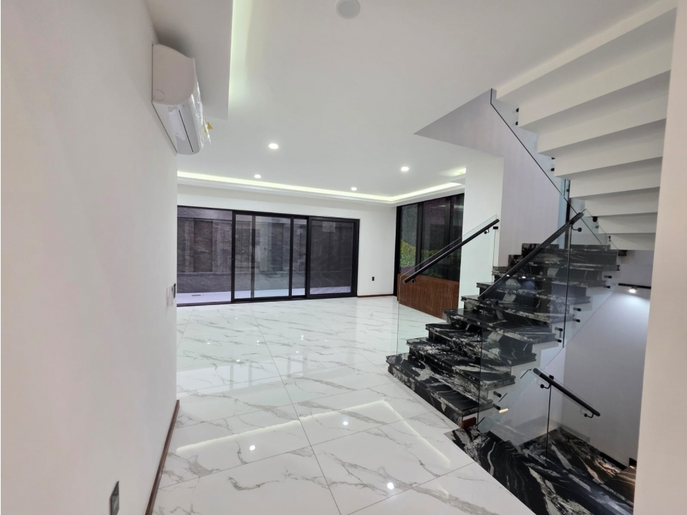 RESIDENCIA #303-G EN VENTA 4 NIVELES CON SOTANO — foto 4