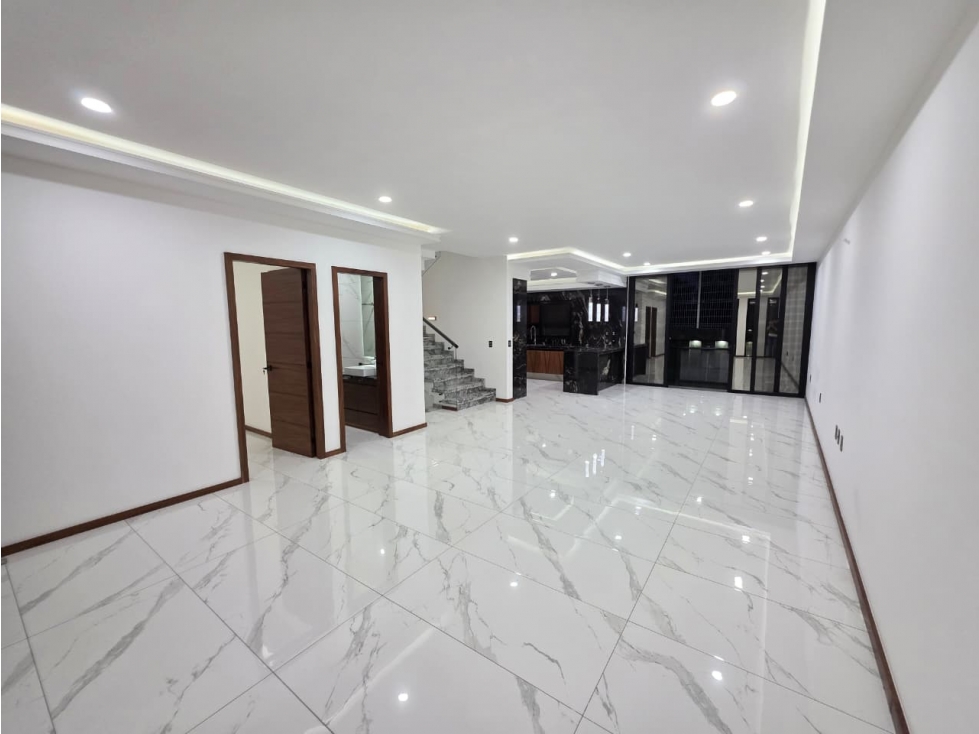 CASA 30-G EN VENTA CON 4 NIVELES EN LA CIMA ZAPOPAN — foto 3