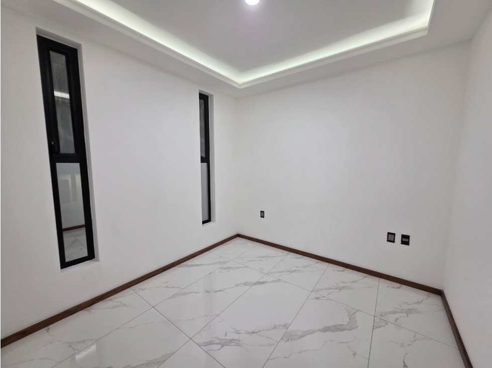 CASA 30-G EN VENTA CON 4 NIVELES EN LA CIMA ZAPOPAN — foto 4