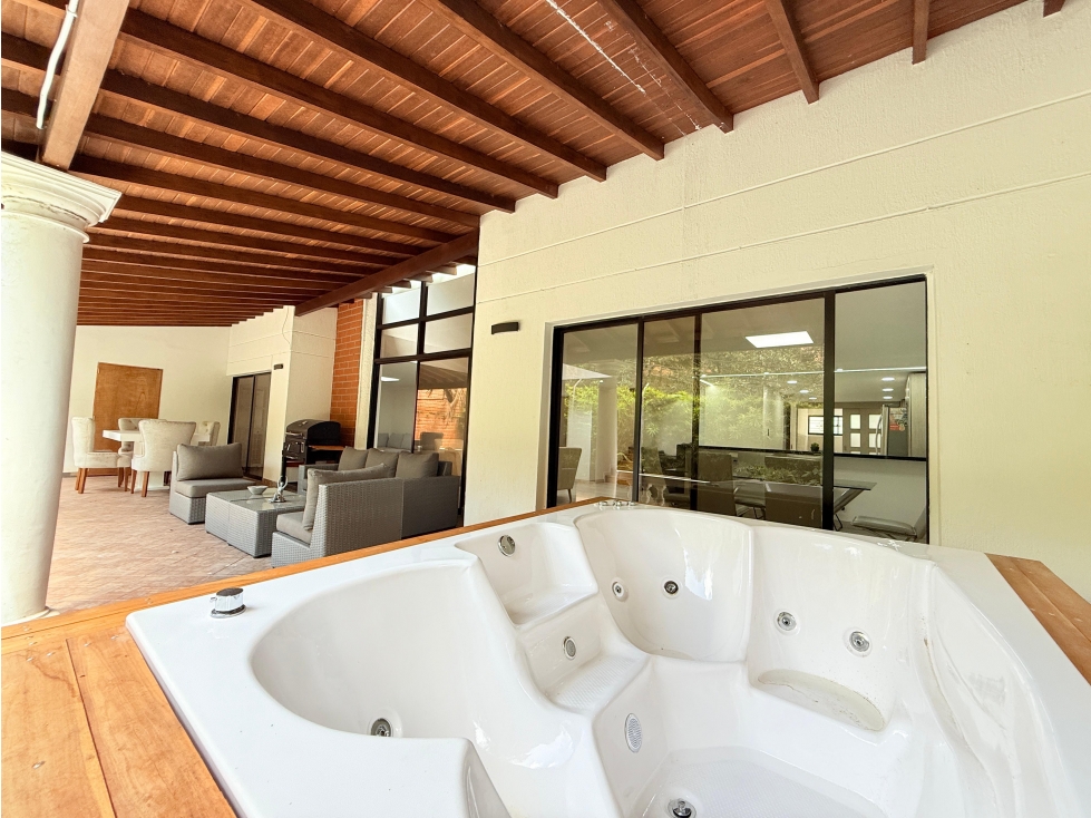 Casa Amoblada En El Poblado