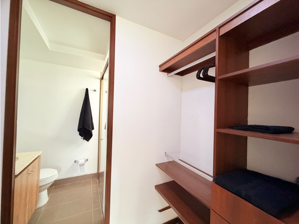 APARTAMENTO AMOBLADO EN RENTA SECTOR POBLADO C.C SANTAFE — foto 2
