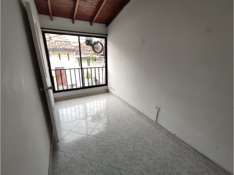 CASA LÓPEZ DE MESA A 5 MIN. HOSPITAL PABLO TOBÓN URIBE