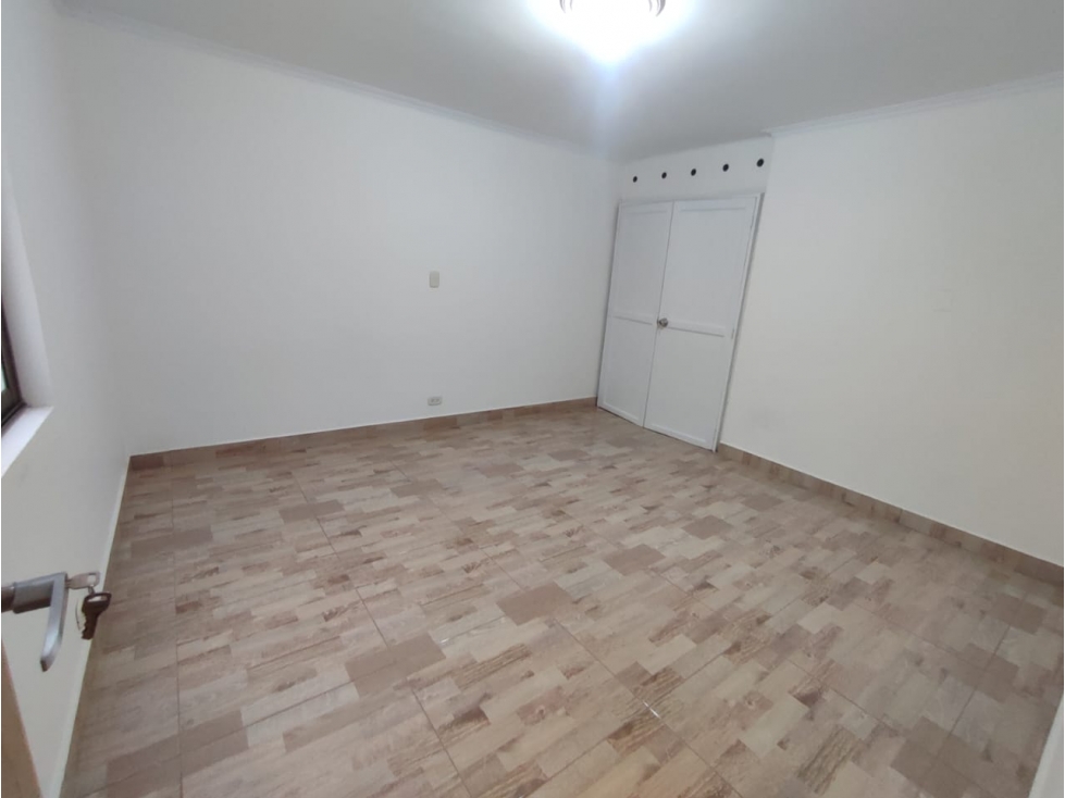 APARTAMENTO SEGUNDO PISO SECTOR LAURELES CERCA PEPE GANGA — foto 4