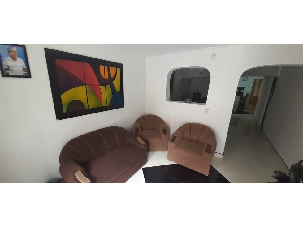 CASA MANRIQUE CENTRAL CERCA COLEGIO LAS NIEVES