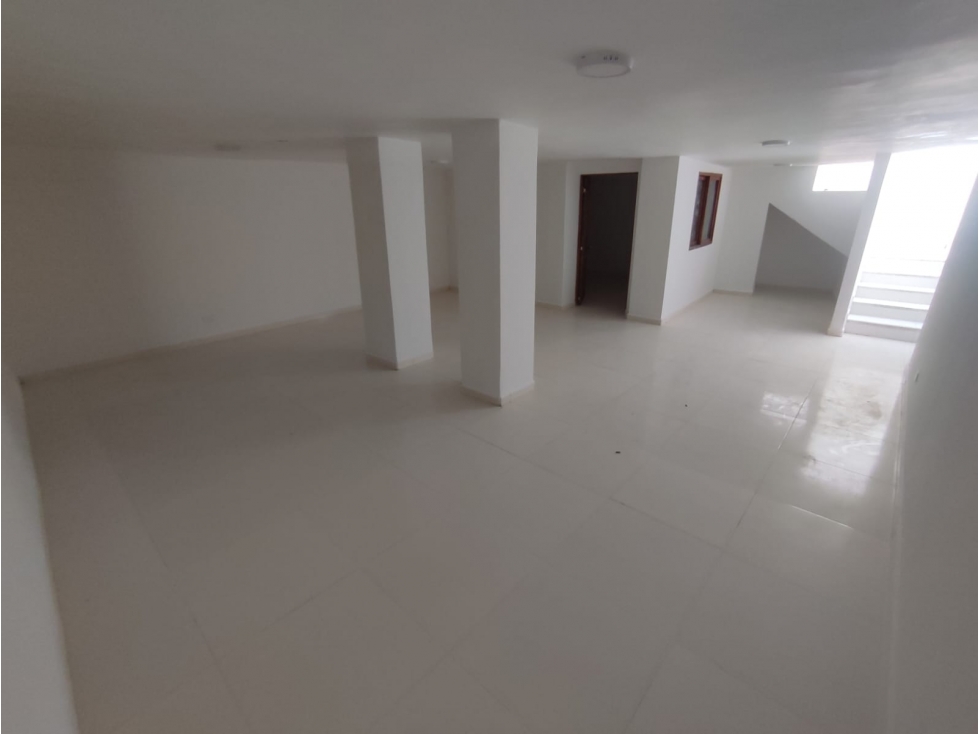 CASA BUENOS AIRES CERCA CC. LA CENTRAL Y TRANVÍA — foto 2