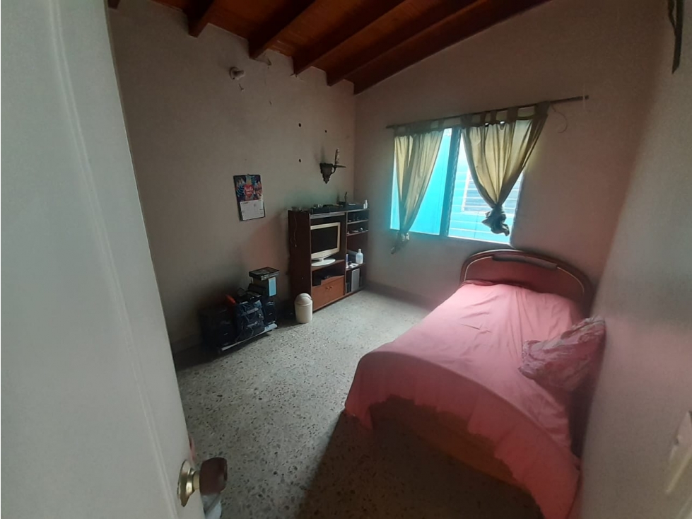 CASA CALASANZ CERCA MALL MIXY