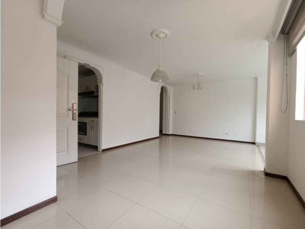 APARTAMENTO CALASANZ CERCA IGLESIA SAN MATÍAS APÓSTOL