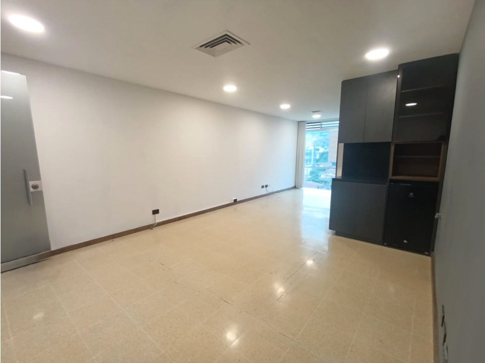 LOCAL LAURELES CERCA EDIF. OFIX 33