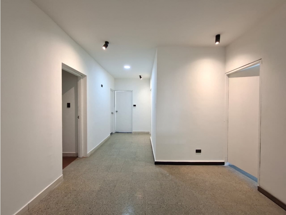 CASA SEGUNDO PISO PARA USO COMERCIAL LOS COLORES
