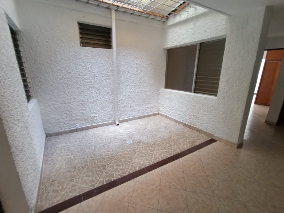 CASA SIMÓN BOLÍVAR CERCA C.C. VIVA LAURELES