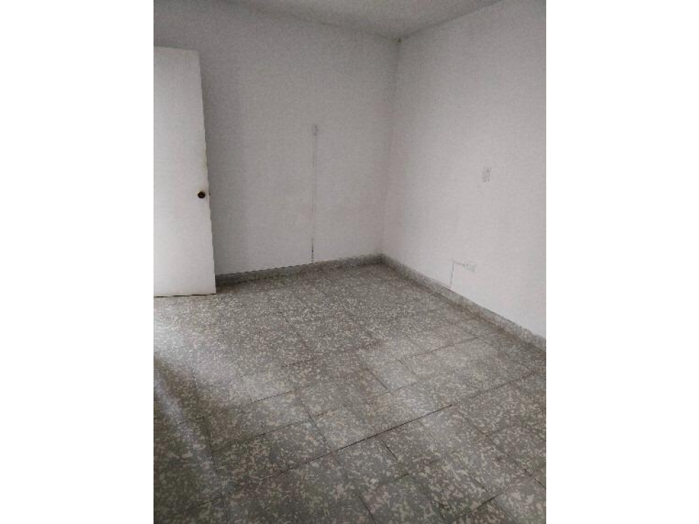 CASA DE DOS NIVELES CON TRES APARTAMENTOS SECTOR CAMPO VALDES — foto 5