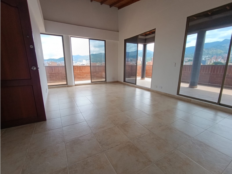 PENTHOUSE LAURELES CERCA I.E. LUCRECIO